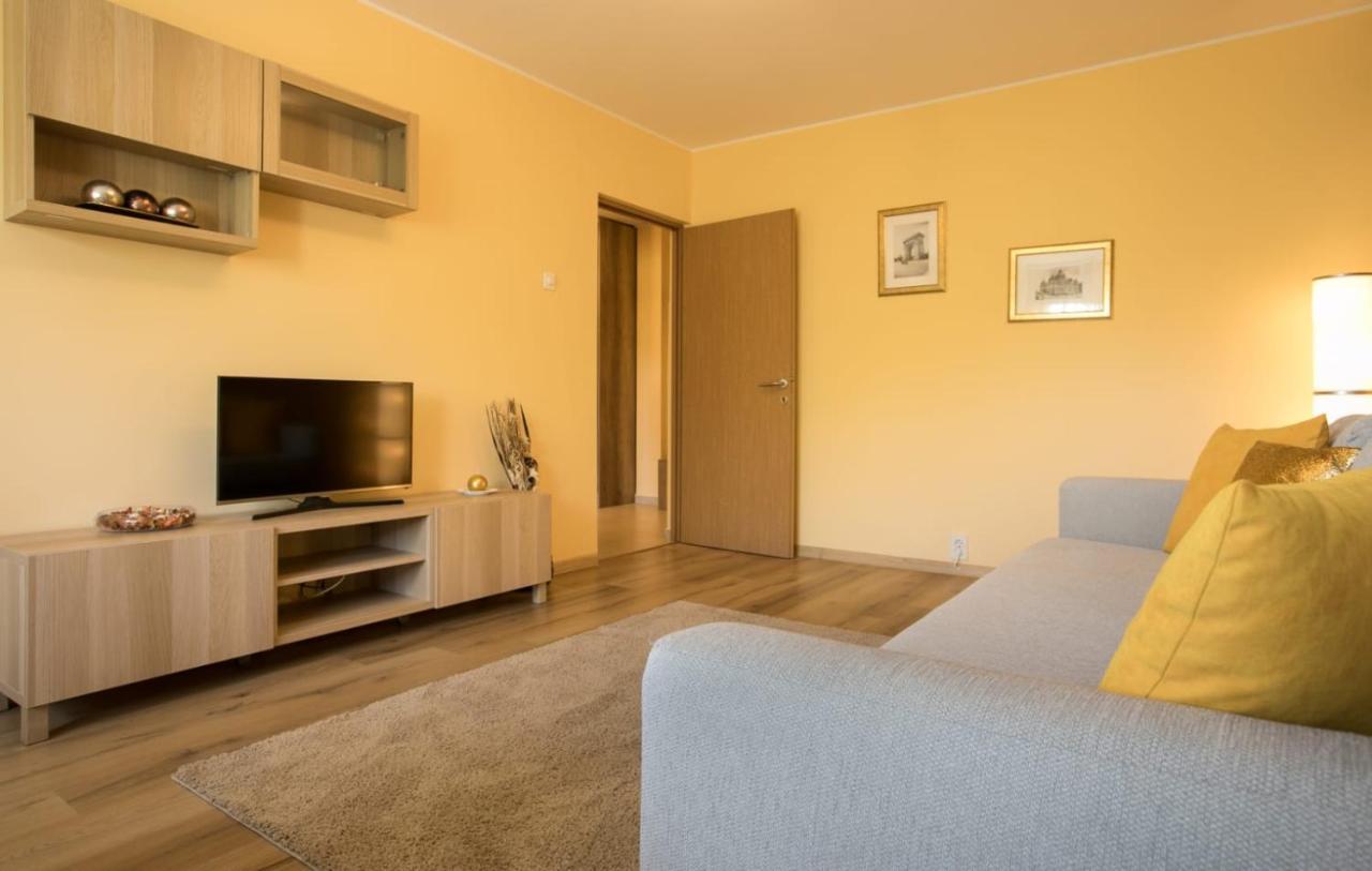 Golden Apartment Baneasa Bucharest Exterior photo